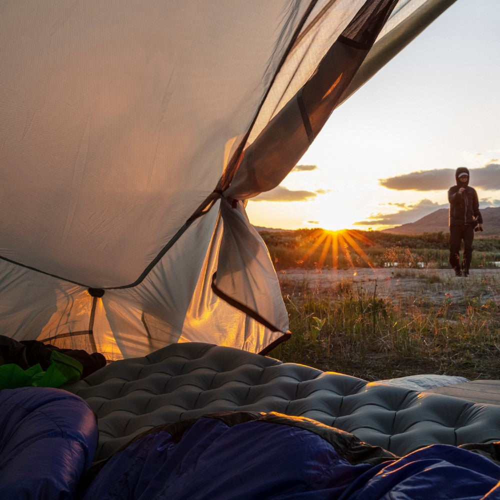Inflatable Sleeping Mat – Ultralight with Built-In Pump