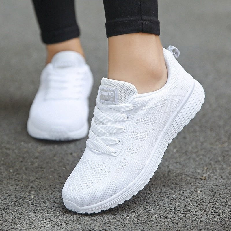 Sports Shoes – Lightweight Breathable Outdoor Trainers – White